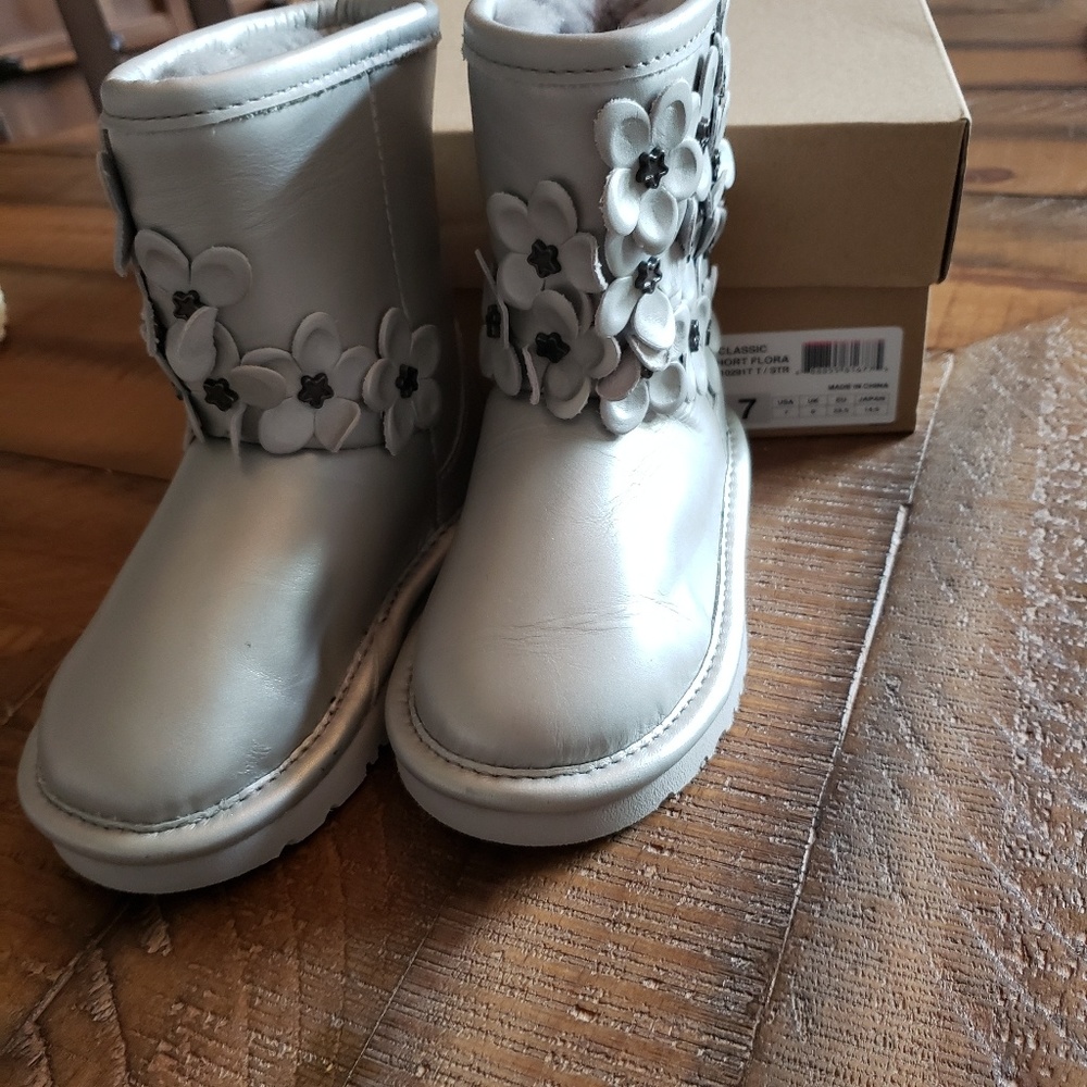 Silver uggs toddler 7